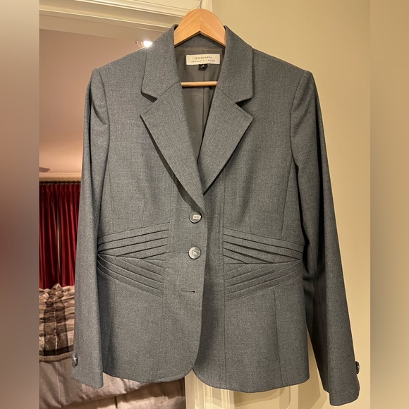 Tahari two piece light Grey suit with Skirt. - Picture 1 of 4